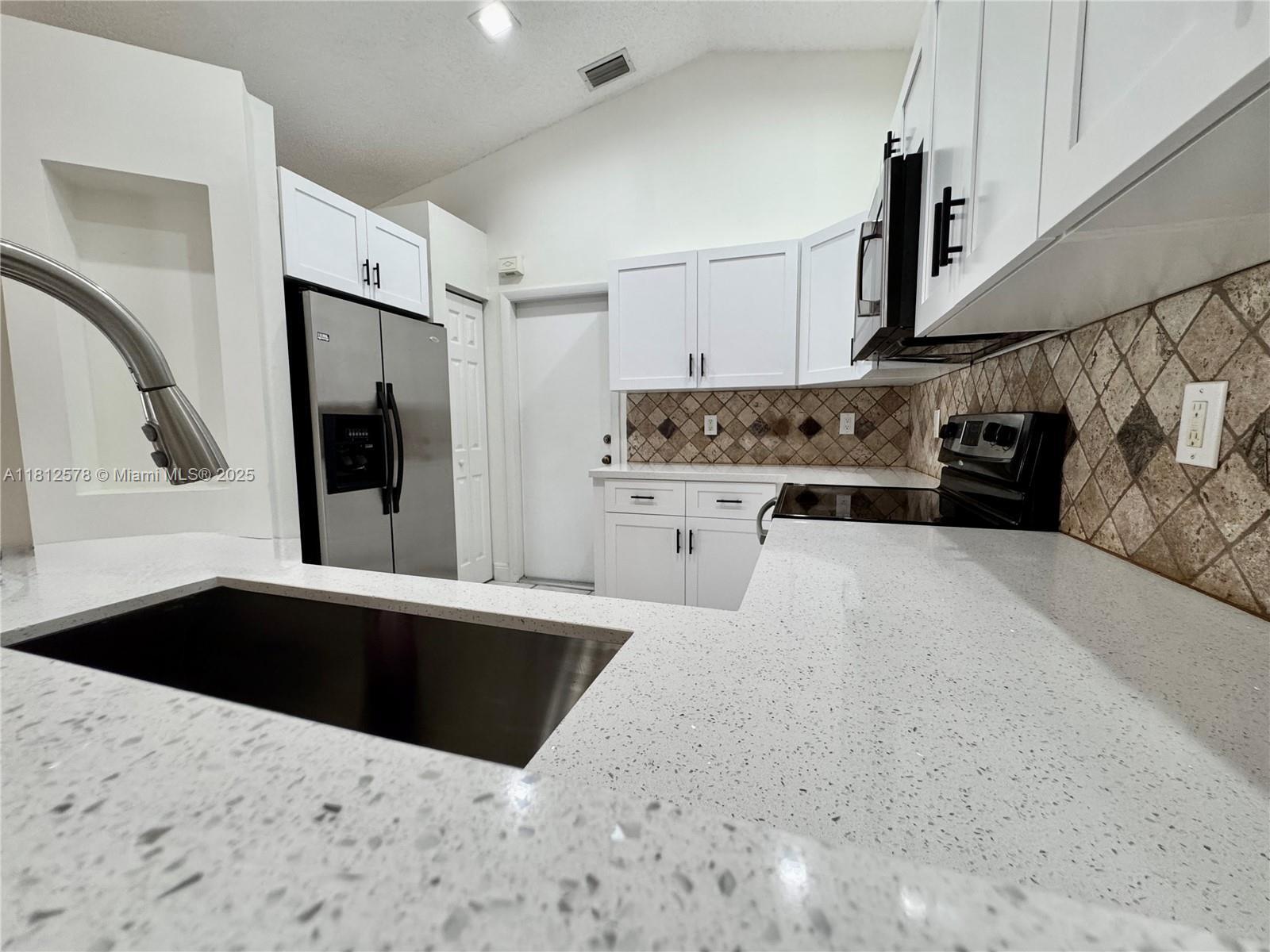 Building Photo - 4481 Dogwood Cir