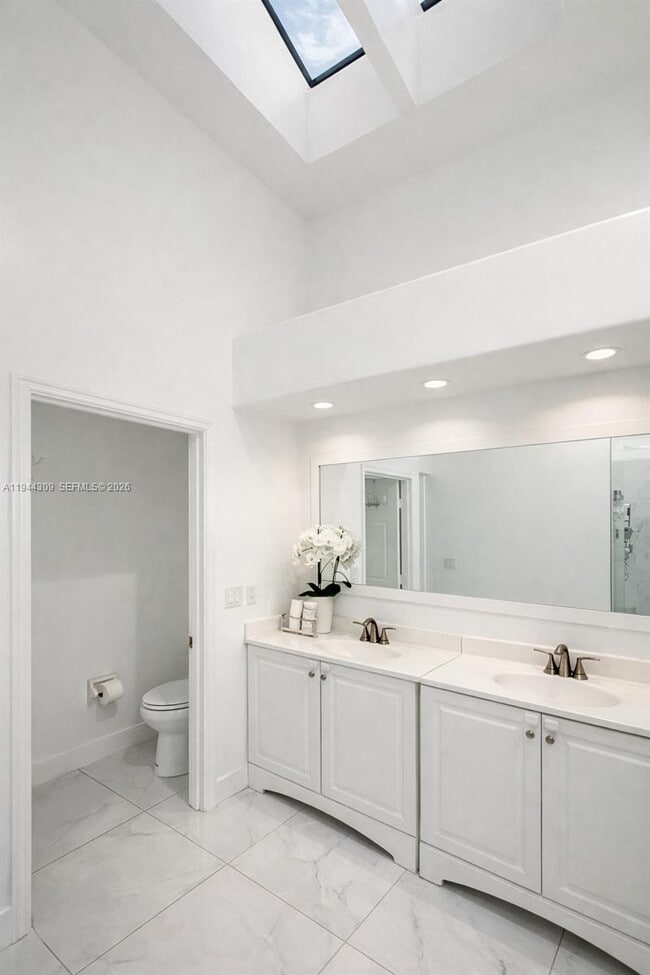 Building Photo - 3038 Marion Ave