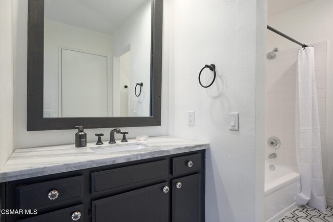 Building Photo - 1988 Olivewood Ct