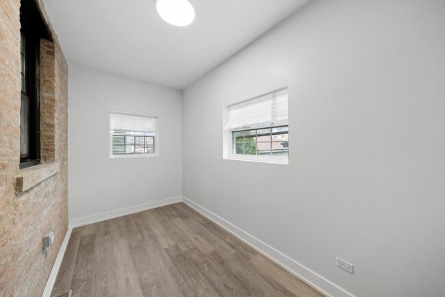 Building Photo - 1010 S Mason Ave