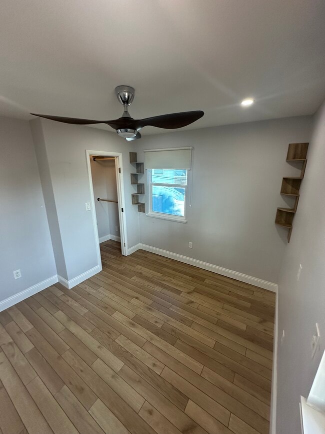 Building Photo - 3114 Dupont St S