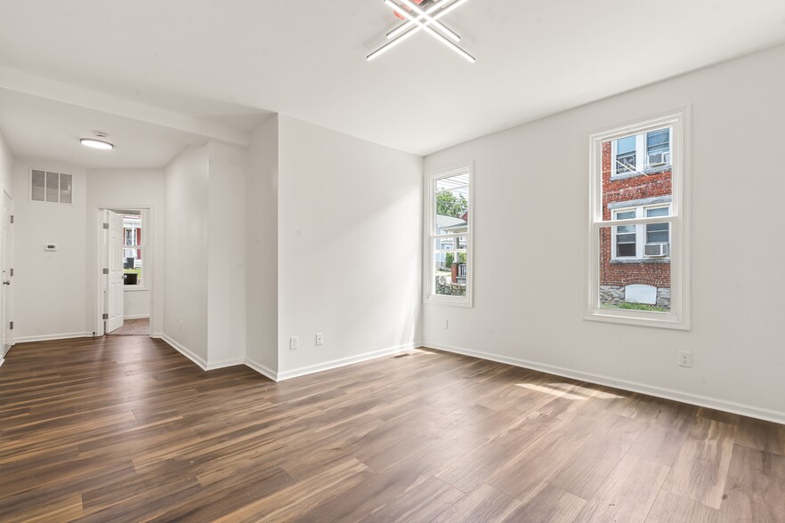 Building Photo - 753 W Washington St
