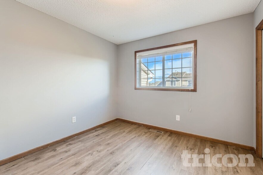 Building Photo - 7712 Lachman Ave NE