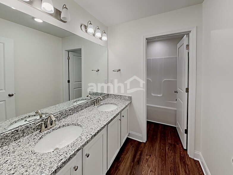 Building Photo - 2129 Laurel Vlg Cir