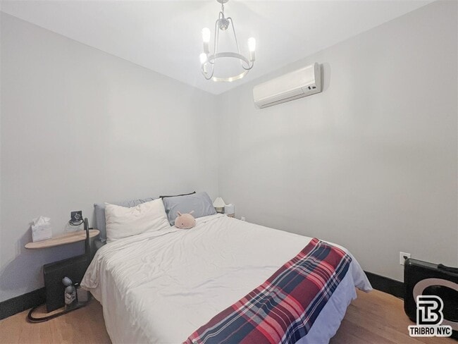 Building Photo - Hull Street