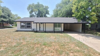 Building Photo - 1618 Willow Dr