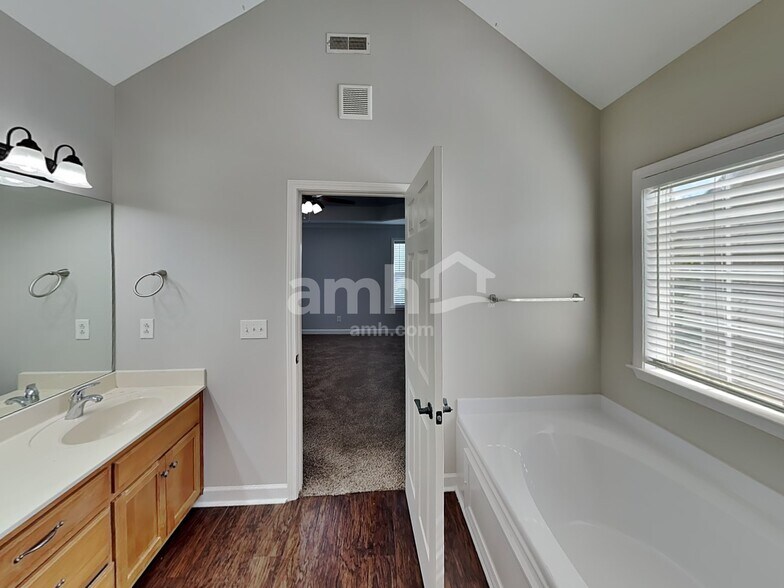 Building Photo - 3035 Romain Trail