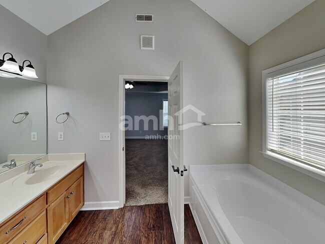 Building Photo - 3035 Romain Trail