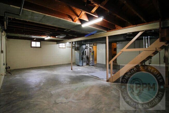 Building Photo - 3 Bed 1 Bath Located in Central Omaha