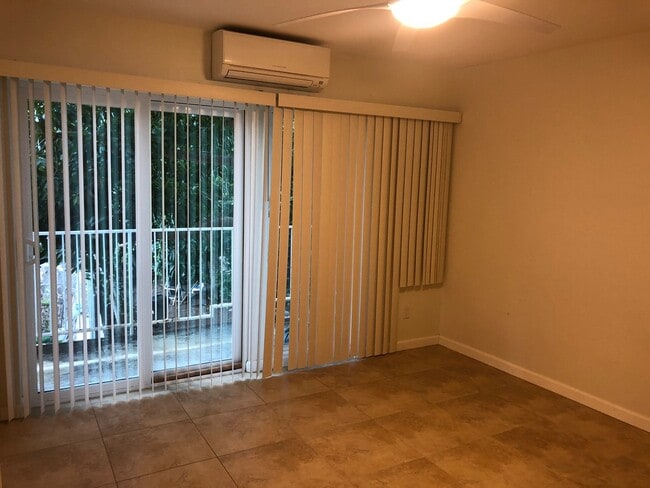 Building Photo - Private Duplex Home Across from Kahala Mall