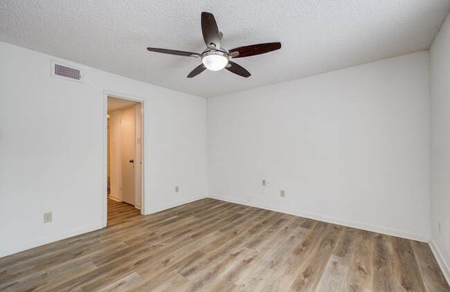 Building Photo - 12400 Overbrook Ln