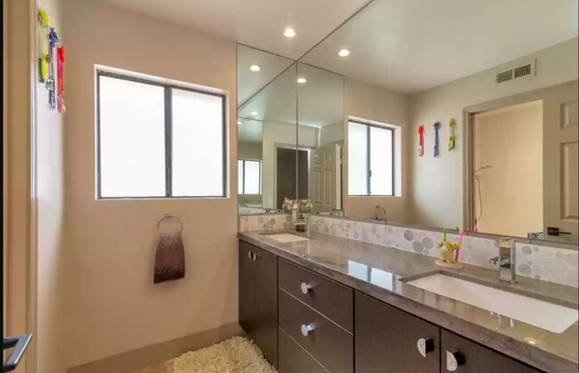 2nd full bathroom - 4026 Caminito Cassis