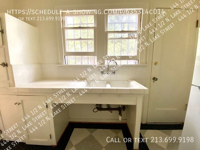 Building Photo - 444 1/2 N. Lake Street-