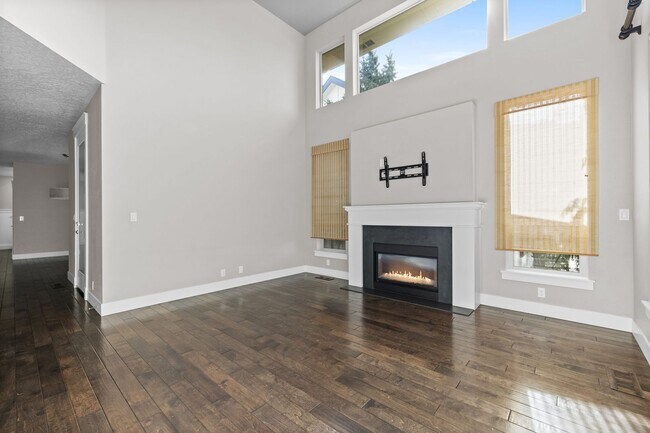 Building Photo - Luxury Living in Harris Ranch | 3 Bed + Office | 3 Bath | 2,713 Sq Ft