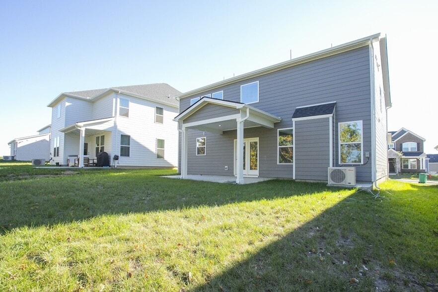 Building Photo - 5370 Bellflower Hls