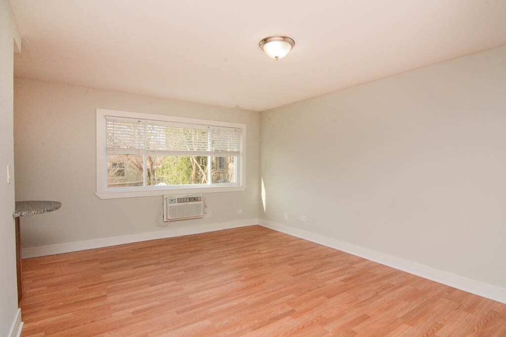 Building Photo - 699 Elm Pl