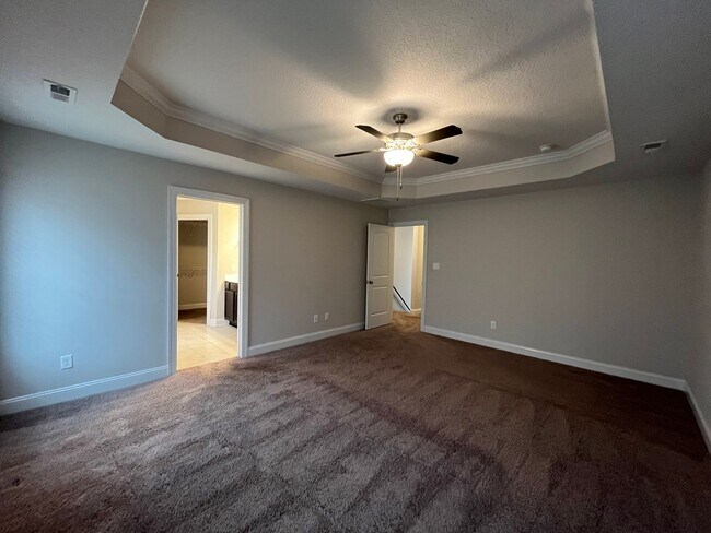 Building Photo - Welcome to Stateside!