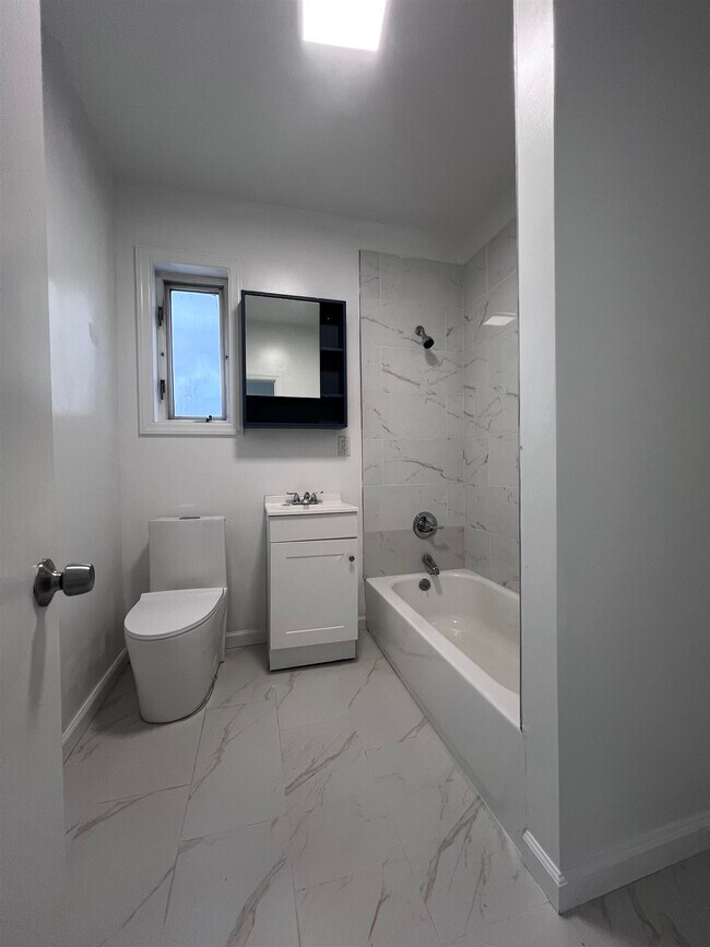 Building Photo - 28 E 47th St