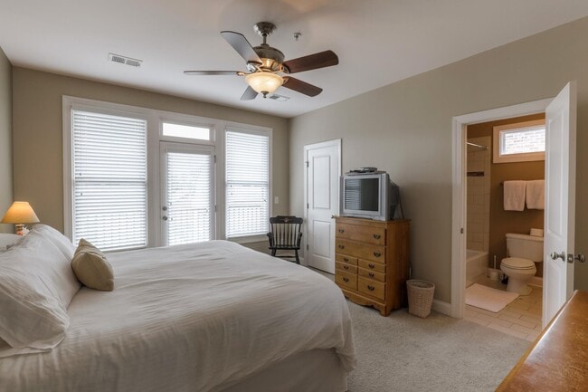 Building Photo - Stylish Germantown Townhome - Walkable Neighborhood