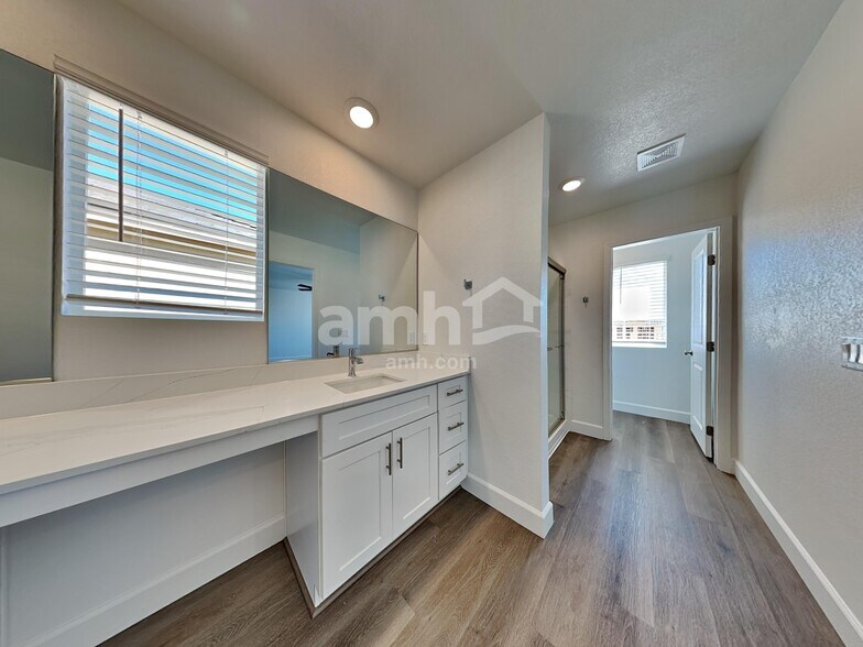 Building Photo - 10530 Lagaspi Dr