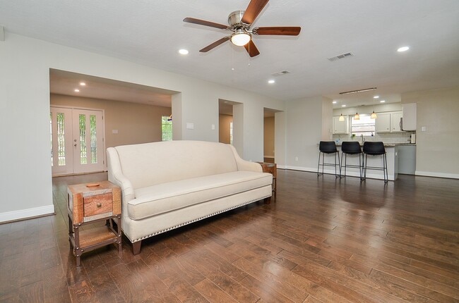 Building Photo - 2019 Briarlee Dr
