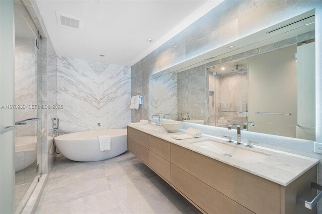 Building Photo - 18501 Collins Ave