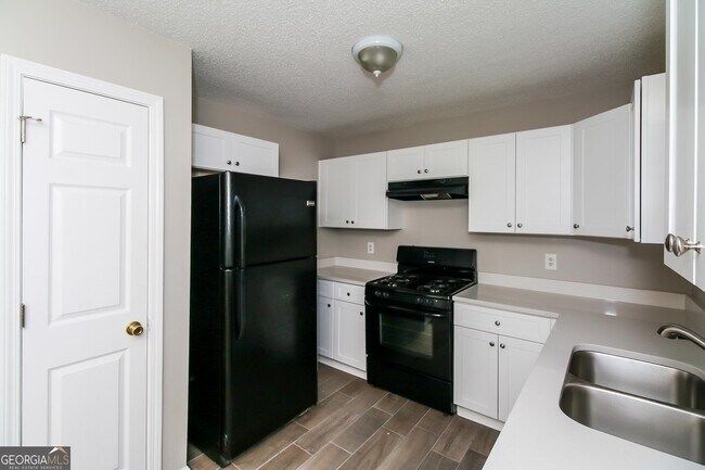 Building Photo - 7550 Sugarcreek Dr