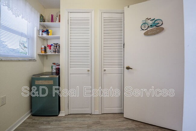 Building Photo - 6042 Seagull Ln