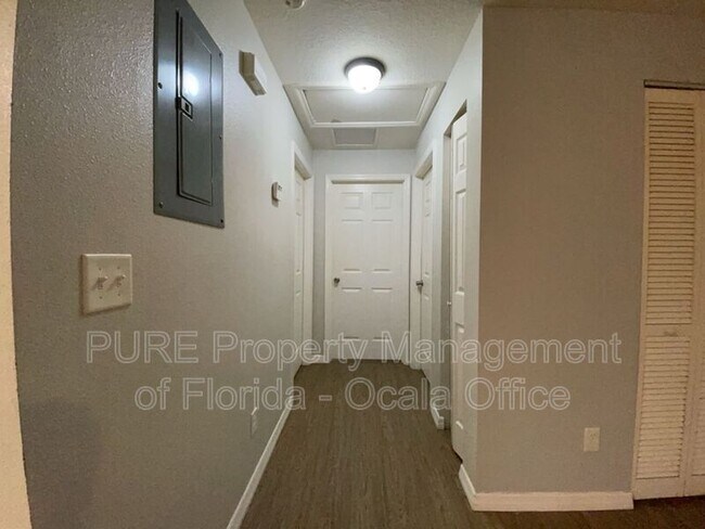 Building Photo - 3650 NE 41st St