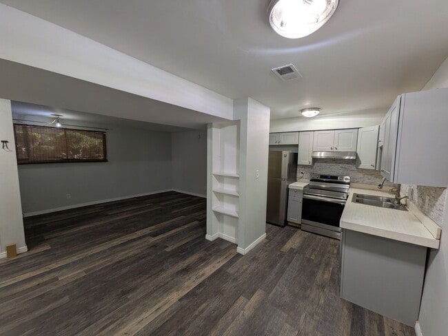 Building Photo - Updated studio living - $500 move-in incentive to qualified applicants