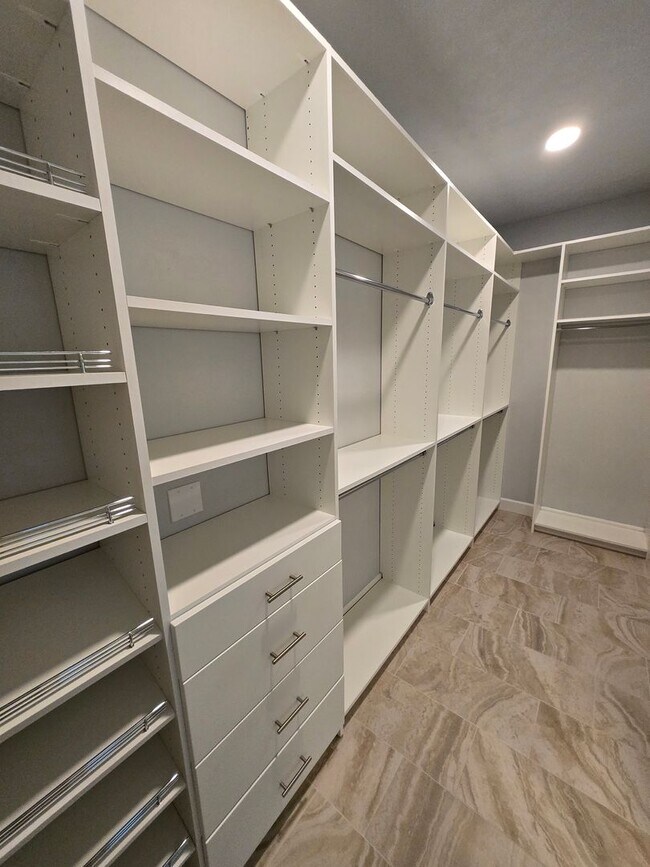 Building Photo - Beautiful 3-Bedroom, 2.5 Bath Home in Desi...
