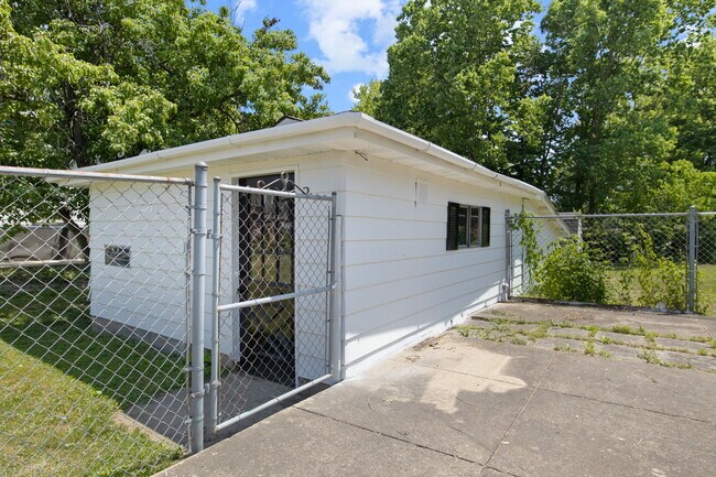 Building Photo - 4321 W Whiteland Rd