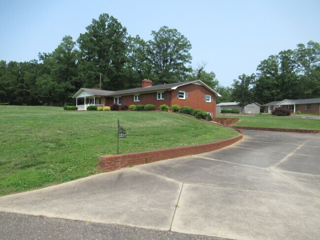 Building Photo - Great Rental Opportunity in Lincolnton!