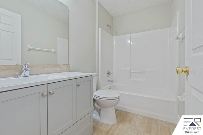 Building Photo - LIKE NEW 3/2/2 IN THE HEART OF PALM COAST