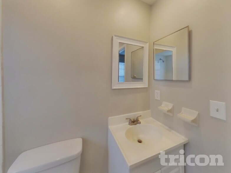 Building Photo - 11011 Greenaire Dr