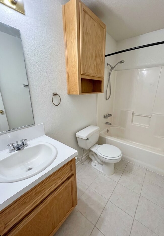 Building Photo - 106 Horseshoe Dr