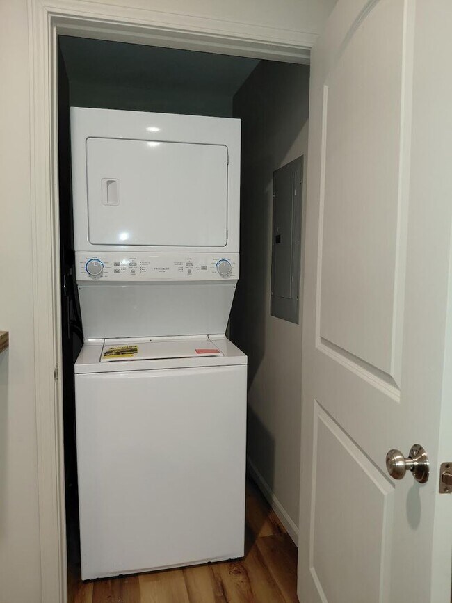 Building Photo - Townhome Apartments