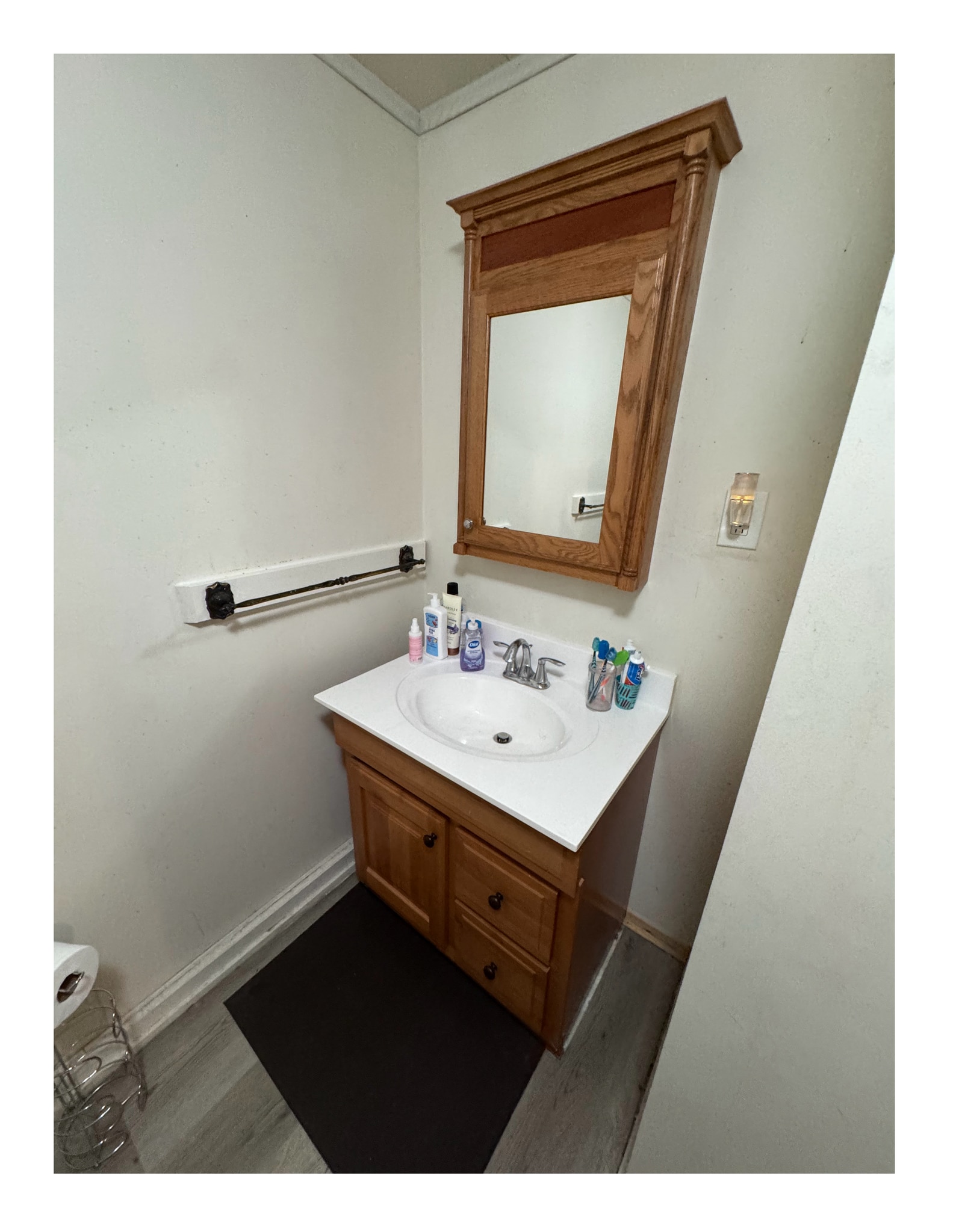 Bathroom-03 - 522 E Chestnut St