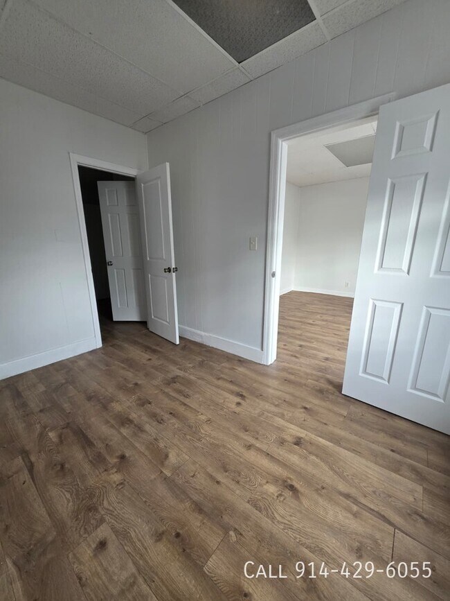 Building Photo - 141 Voss Ave