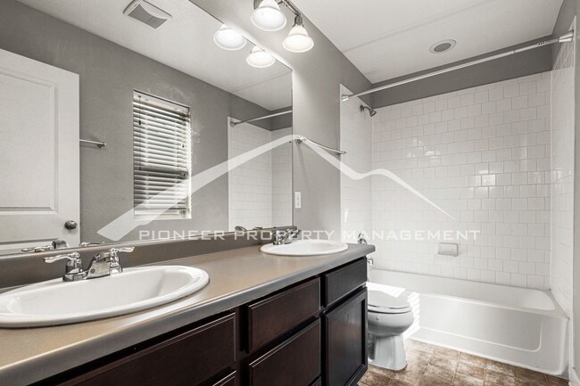 Building Photo - 8485 Redpoint Way