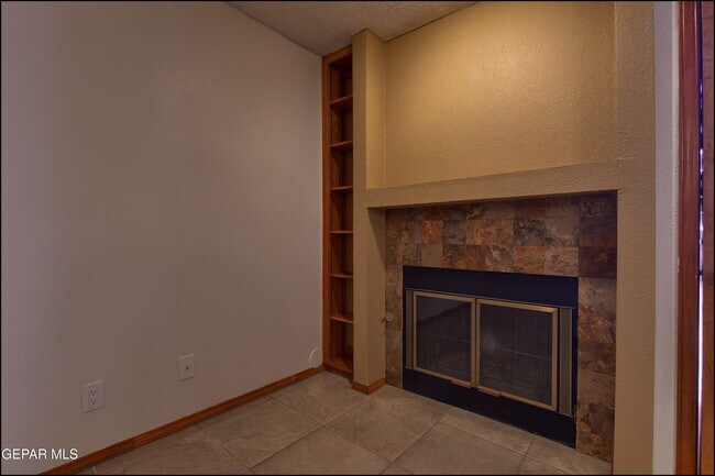 Building Photo - 710 N Resler Dr