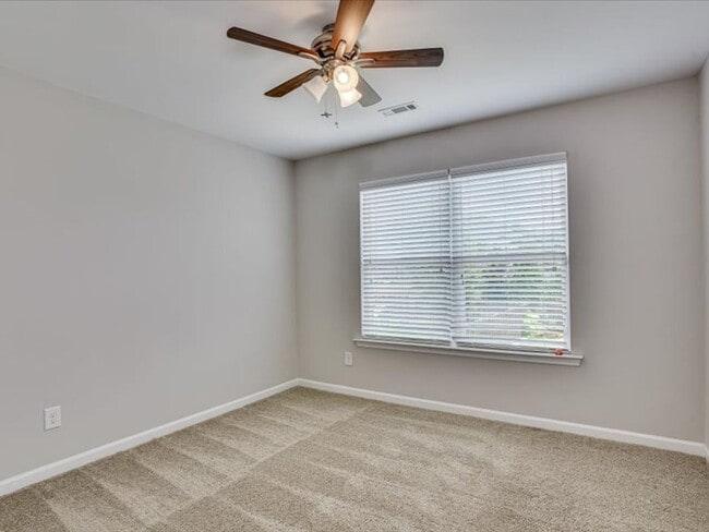 Building Photo - 5 Bedroom 3 Bath In Evans!