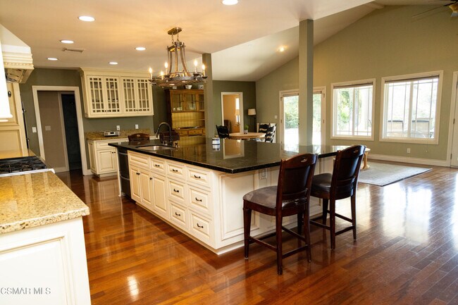 Building Photo - 385 Somerset Cir