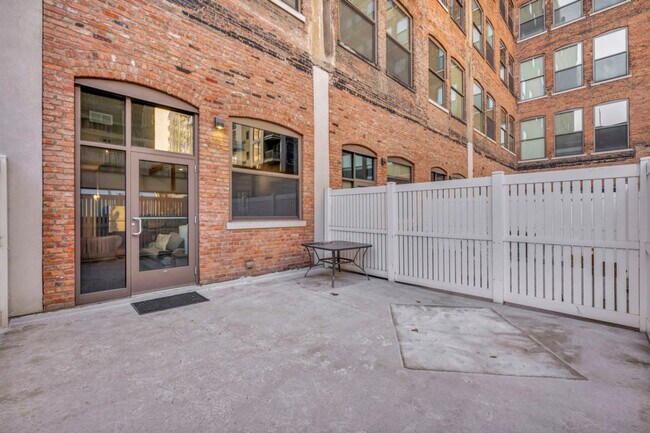 Building Photo - 668 Euclid Ave