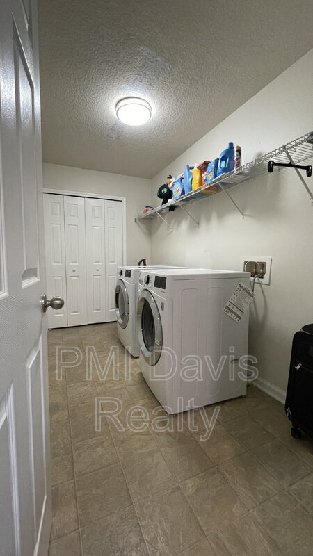 Building Photo - 11814 Lindsey Lake Drive