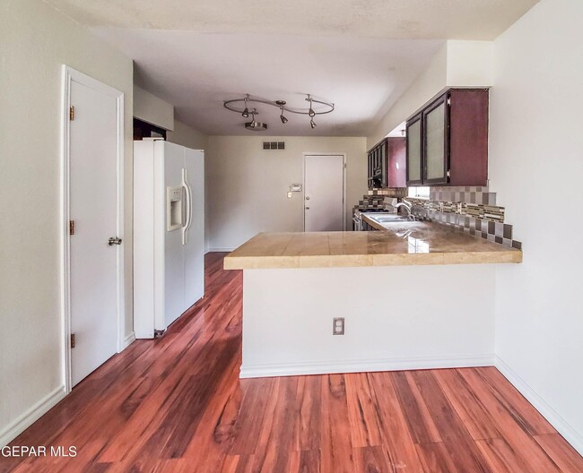 Building Photo - 1120 Shawnee Ln