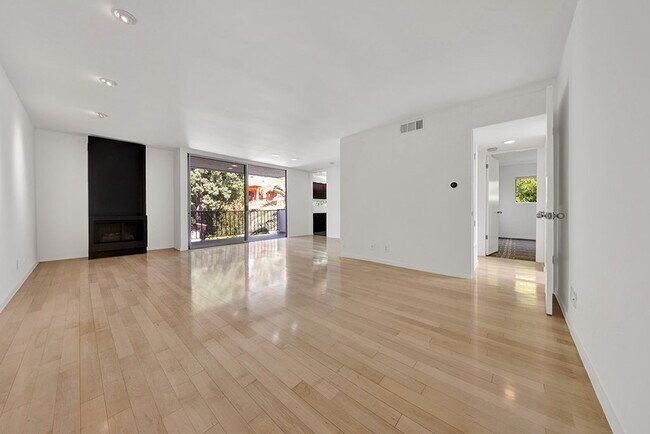 Building Photo - 1147 N Clark St