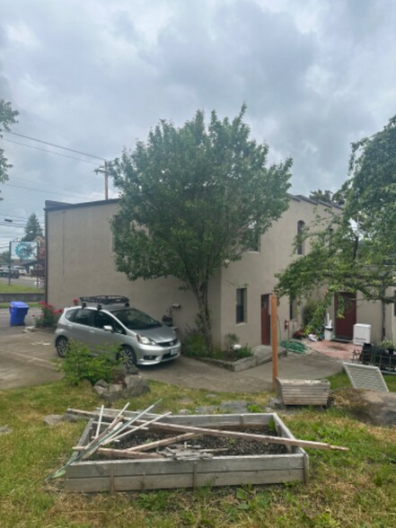 Building Photo - 1202 Jackson St