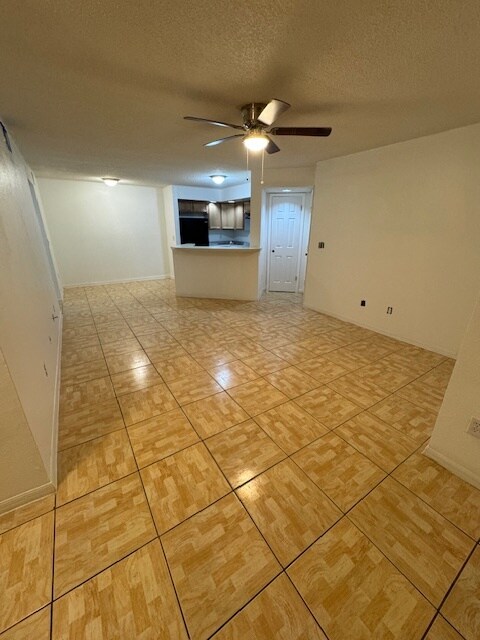 Building Photo - 4560 Commander Dr