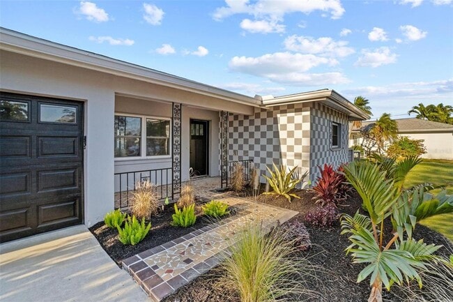 Building Photo - 7160 Shore Dr S